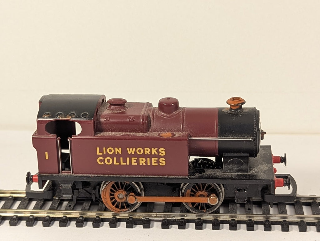 Hornby R2452 OO Gauge Class D 0-4-0T No. 1 Lion Works Collierie – Repainted part