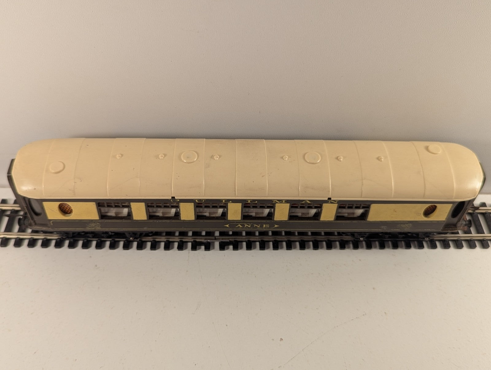 Tri-ang Hornby R228 OO Gauge Pullman Coach 'Anne'