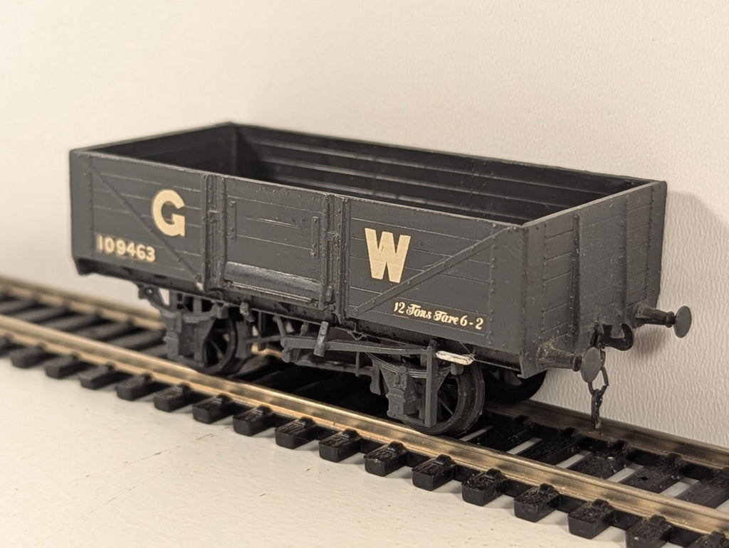 Peco OO Gauge GWR 5 Plank Open Wagon – Built Kit and missing 2 buffer heads