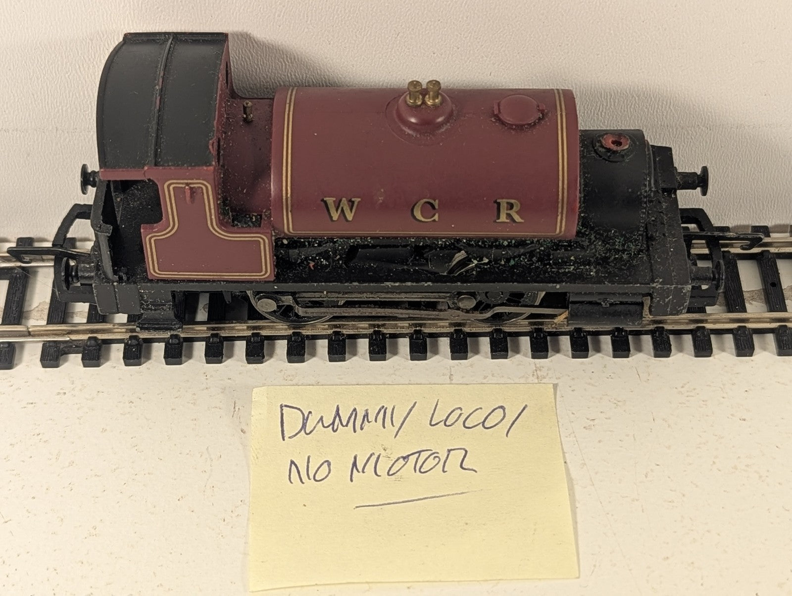 Hornby OO Gauge 0-4-0 Holden Saddle Tank Steam Locomotive WCR Maroon Non-Runner