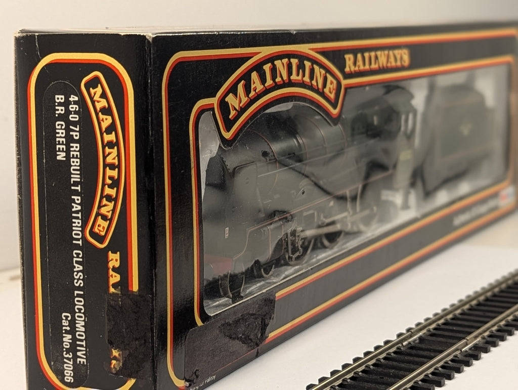 Mainline OO Gauge Rebuilt Patriot Class 'Illustrious' Steam Locomotive