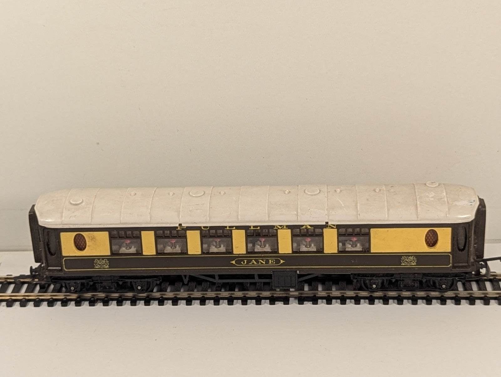 Tri-ang R228 OO Gauge Pullman Coach Jane