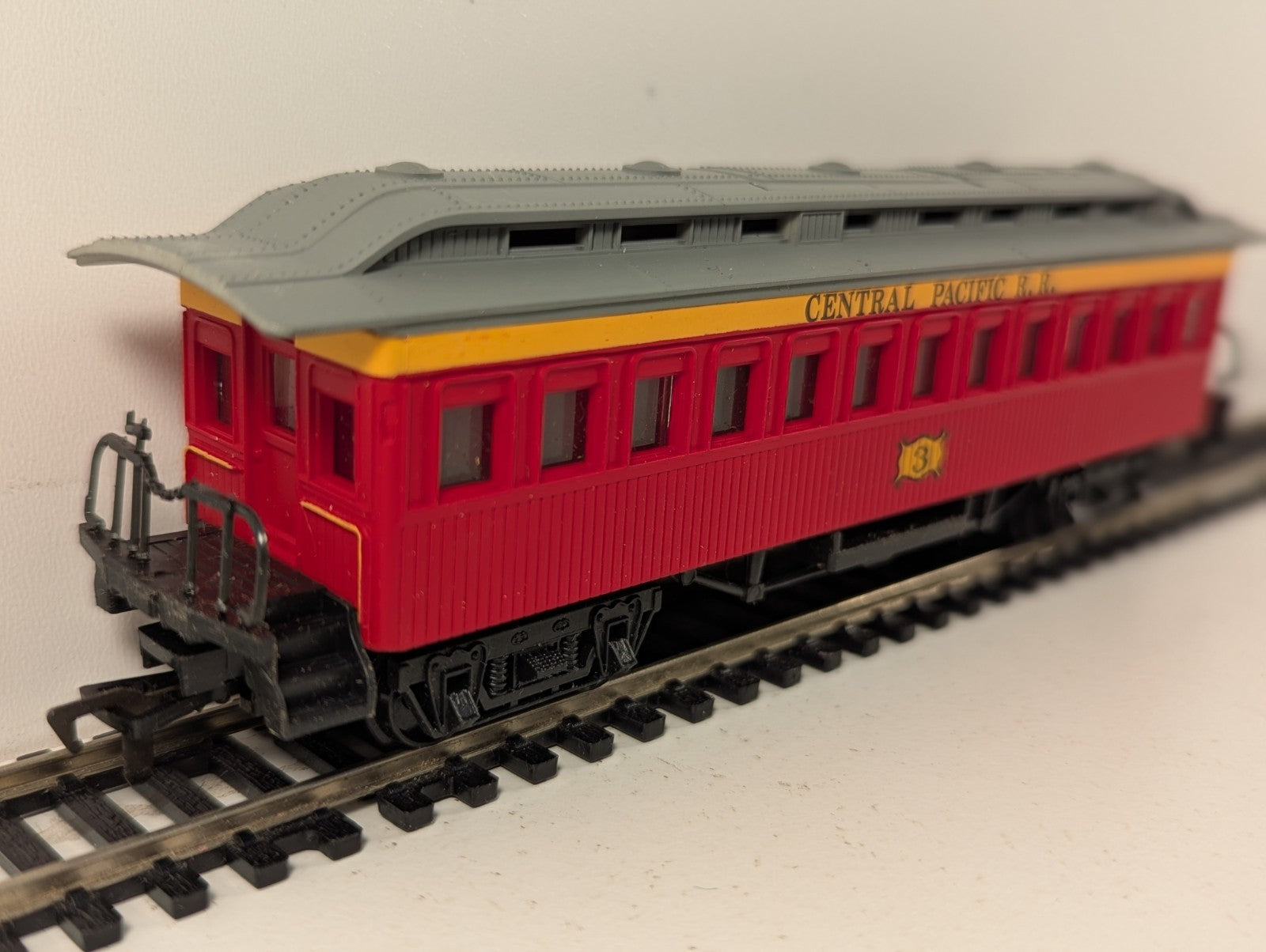 Airfix Central Pacific Railroad "Old Time" Passenger Coach HO Scale