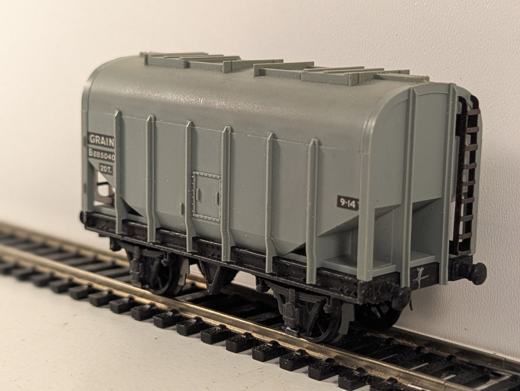 Hornby-Dublo 32067 OO Gauge 20-Ton Bulk Grain Wagon - Boxed - Missing Coupling