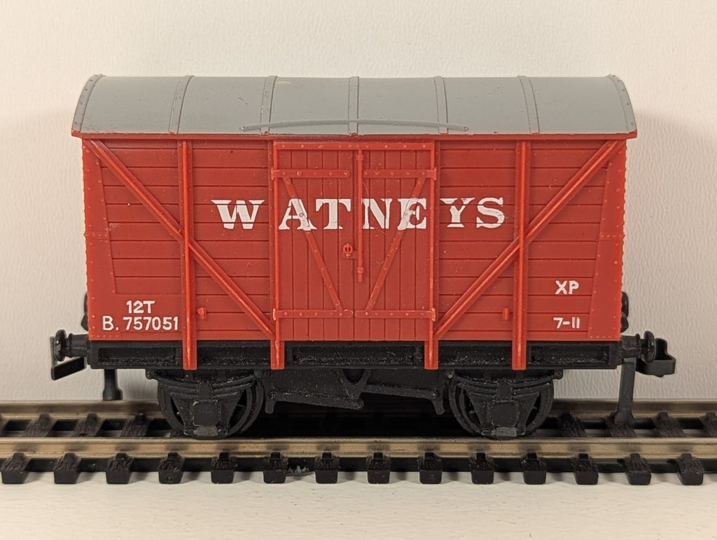 Hornby Dublo OO Gauge Ventilated Van – Watneys Red Livery