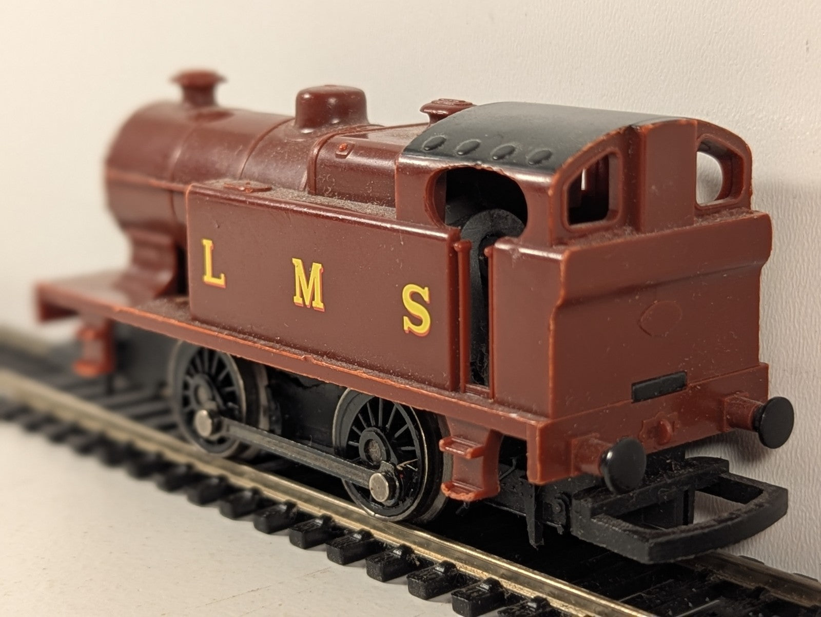 Hornby R1031 LMS 0-4-0 Shunter Steam Locomotive OO Gauge