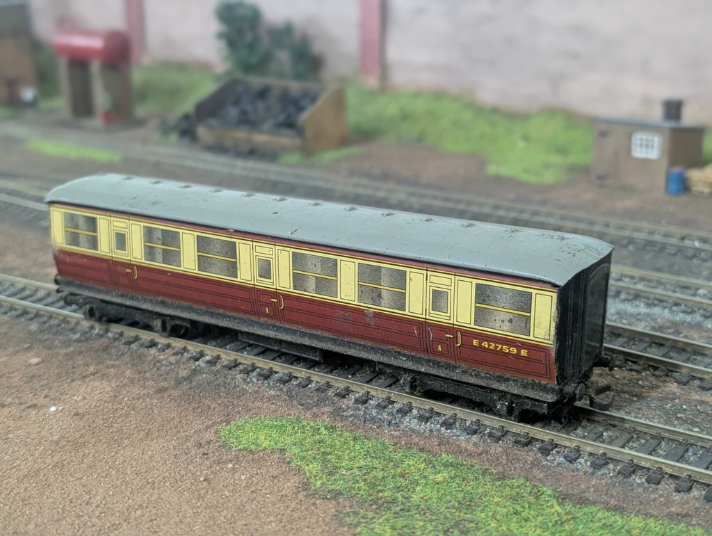 Hornby Dublo 32013 LNER Gresley teak composite in BR crimson & cream E42759E