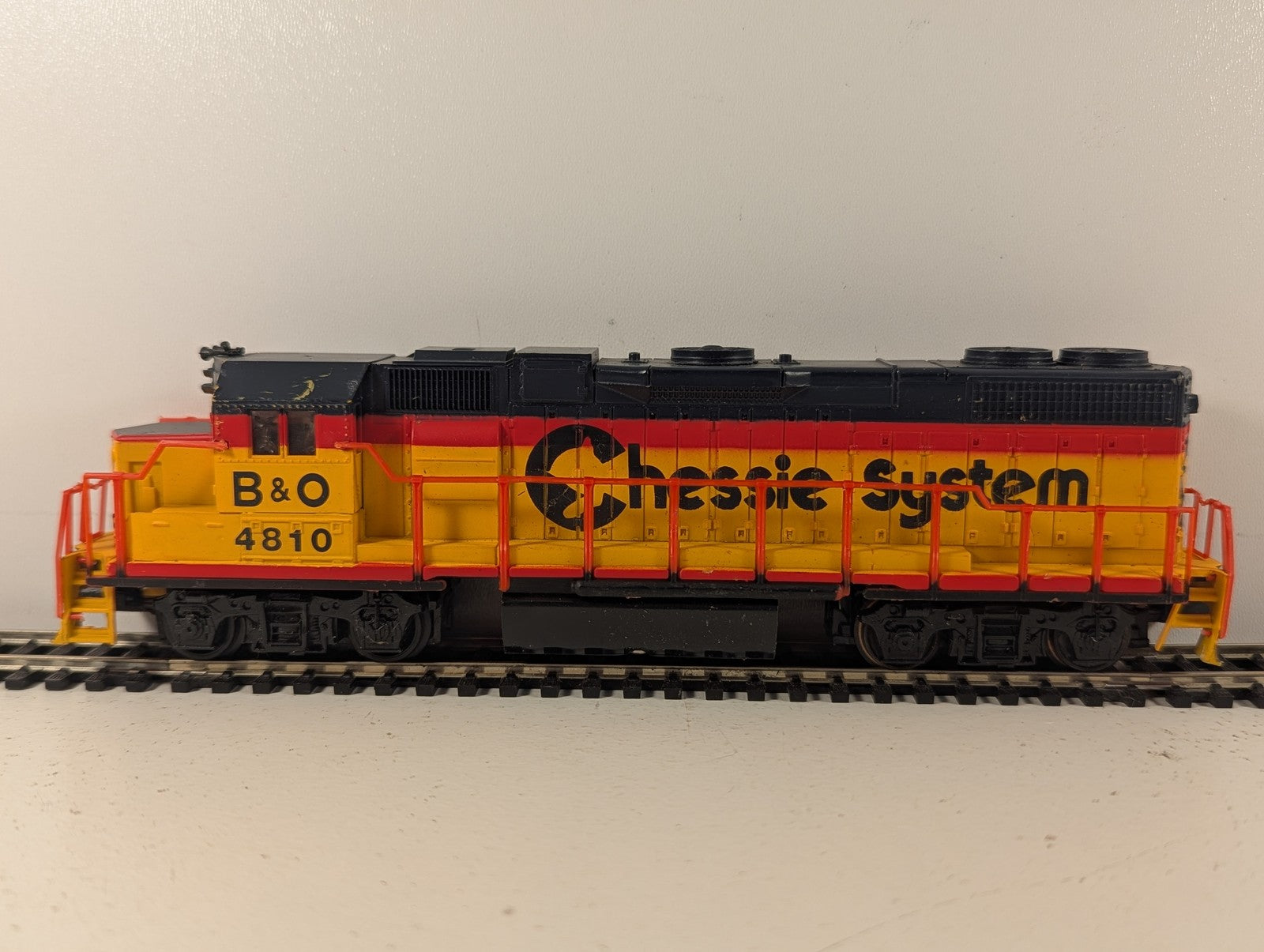 Life-Like HO Gauge GP38-2 Diesel Locomotive 4810 Chessie System (B&O)