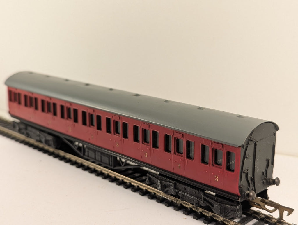 Graham Farish OO Gauge Red Freelance Suburban Bogie Coach Boxed