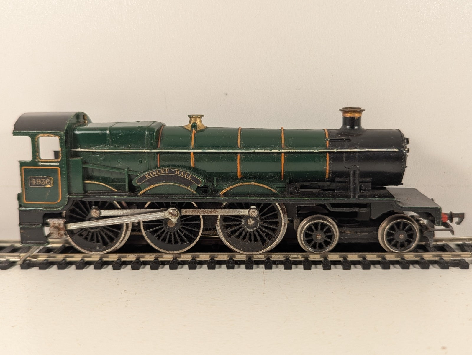 Hornby OO Gauge GWR Hall Class 'Kinlet Hall' Steam Locomotive 4936