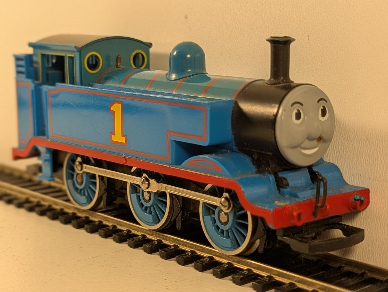 Hornby ThomastheTankEngine 0-6-0T SteamLocomotive OOGauge - Missing Buffer heads