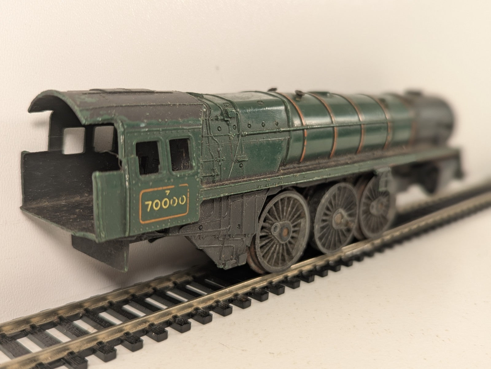 Tri-ang OO Gauge Class 7MT Britannia Steam Locomotive 70000 BR Green