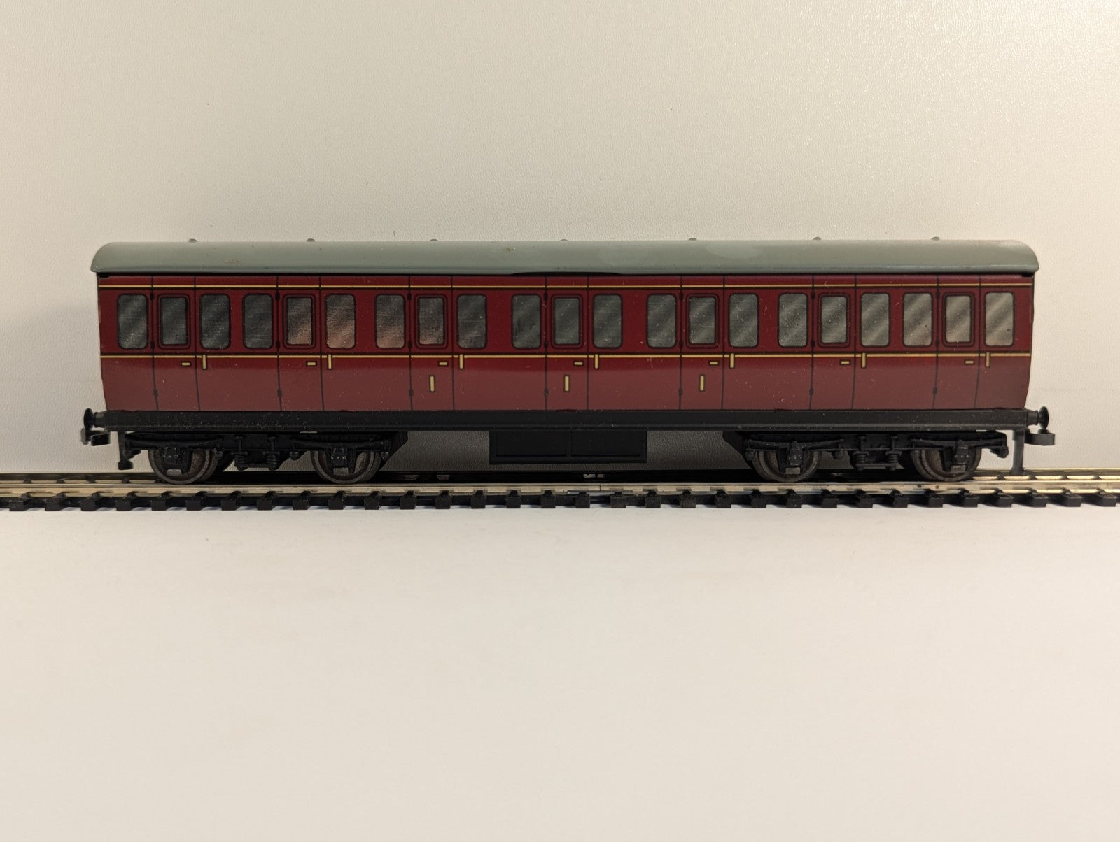 Hornby-Dublo 32090 OO Gauge D13 Suburban Coach - Boxed