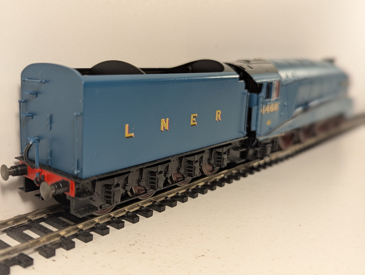 Hornby OO Gauge Class A4 'Mallard' Steam Locomotive 4468 LNER Garter Blue R2339