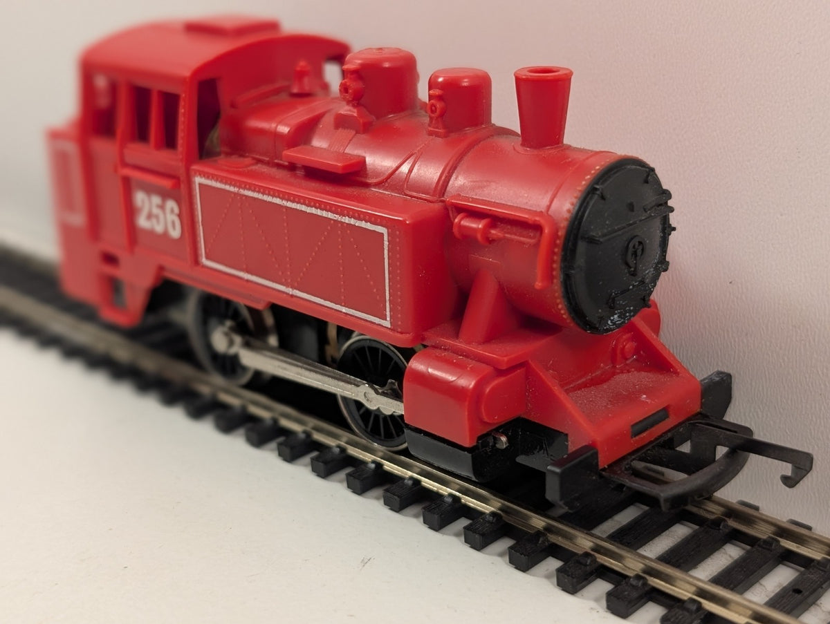Hornby R256 OO Gauge “International” 0-4-0T Tank Locomotive in Red