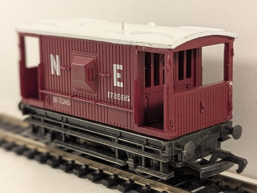 Mainline 37-140 LNER 20 Ton Brake Van OO Gauge
