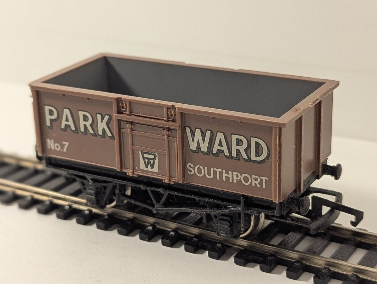 Wrenn OO Gauge Mineral Wagon 'Park Ward' Goods Wagon 7 W5026