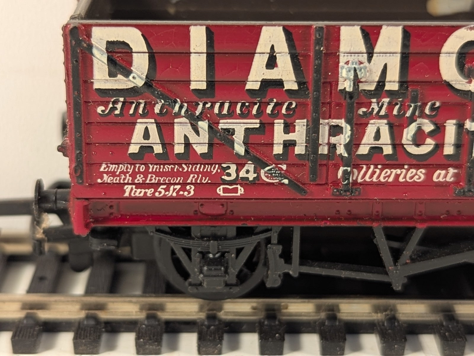 Mainline OO Gauge 7-Plank Wagon 'Diamond Anthracite' Open Wagon