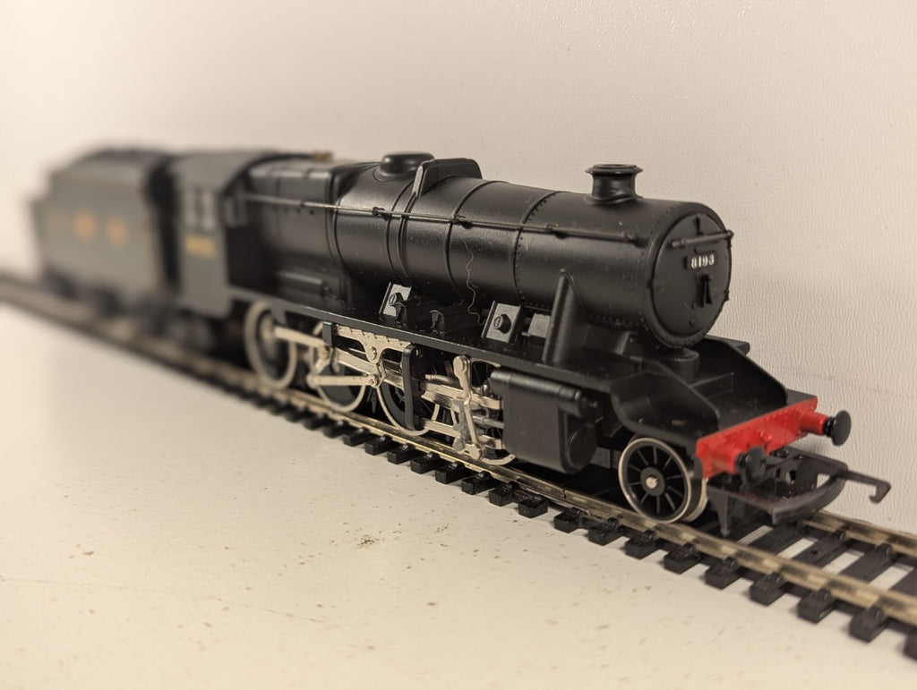 Hornby R315 OO Gauge LMS Class 8F 2-8-0 Steam Loco 8193 - Wrong Tender