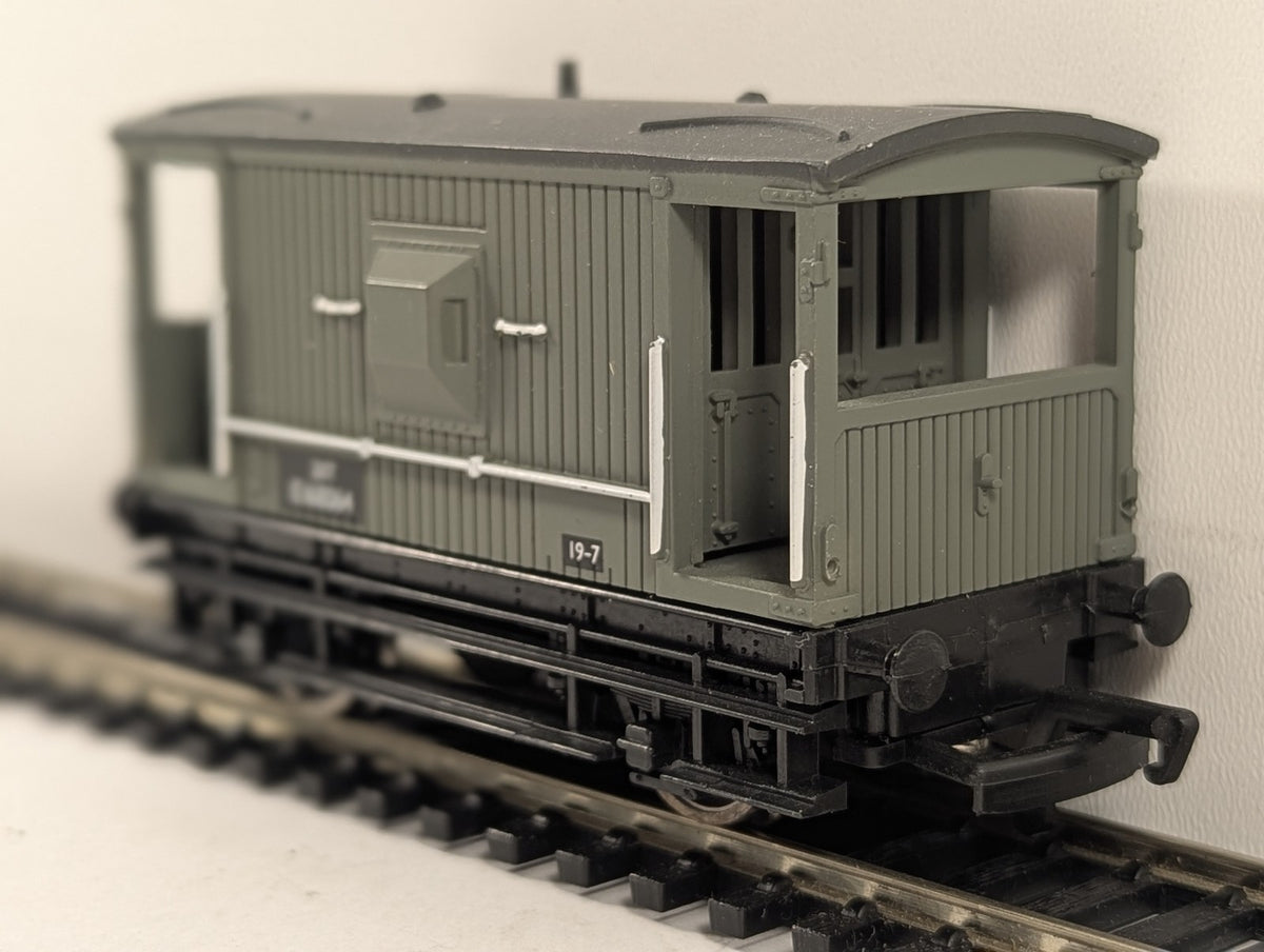 Bachmann OO Gauge 20 Ton Brake Van Goods Wagon E168064 BR(E) Grey 33-801