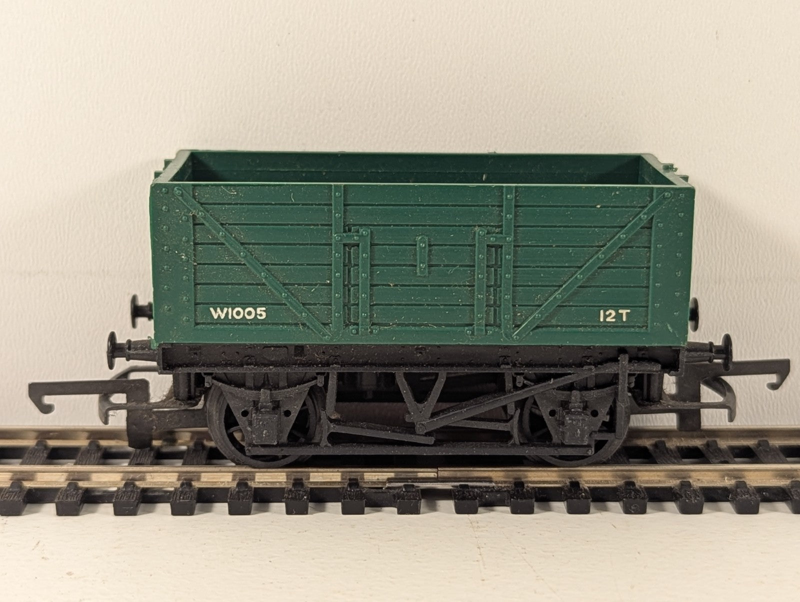 Tri-ang R10 OO Gauge 12 Ton Open Wagon Green