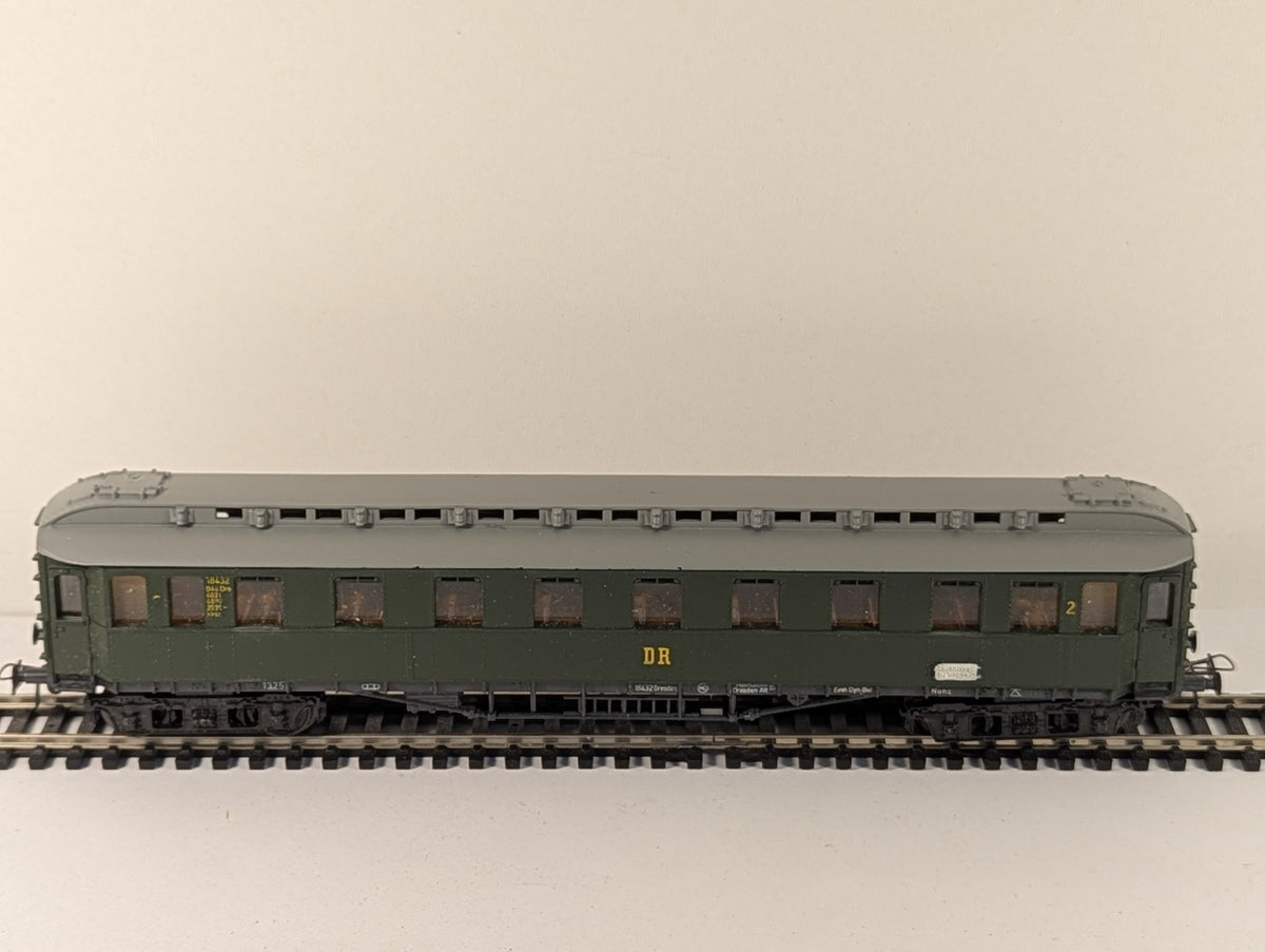 VEB Modellbahnwagen Dresden 426/935 HO Gauge D-Zug Oberlicht Coach