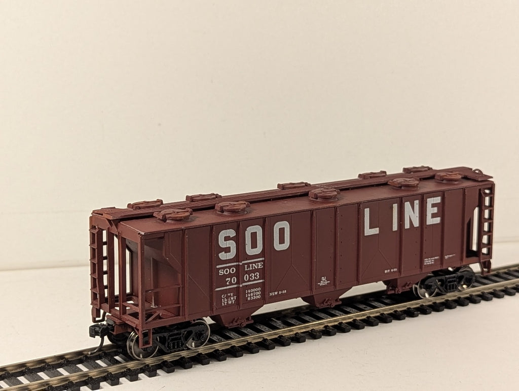 Atlas HO Gauge PS-2 2-Bay Covered Hopper Goods Wagon 70033 Soo Line