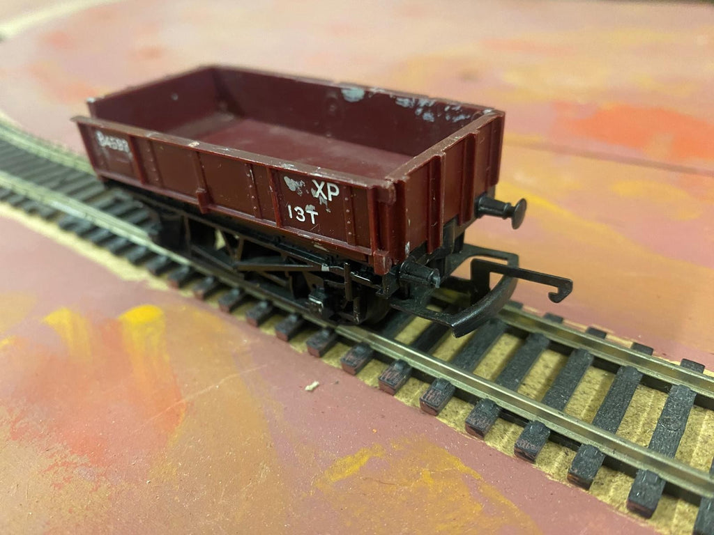 TRIANG R113 BR MAROON GOODS WAGON B4593 with DROP SIDE