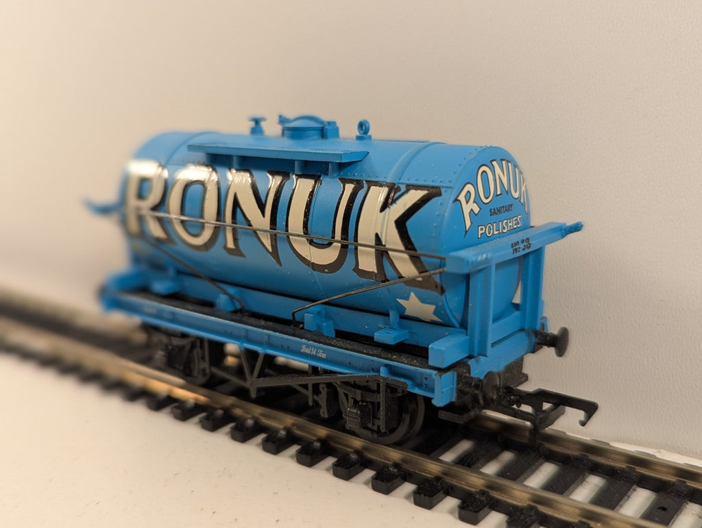 Mainline OO Gauge 37410 Tank Wagon Ronuk Livery