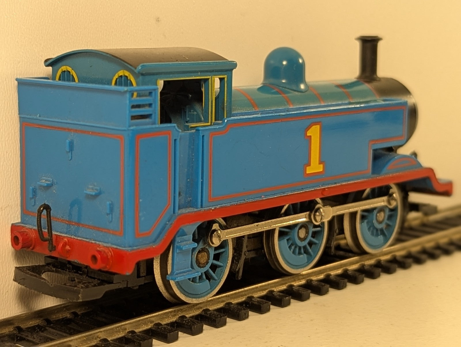 Hornby ThomastheTankEngine 0-6-0T SteamLocomotive OOGauge - Missing Buffer heads