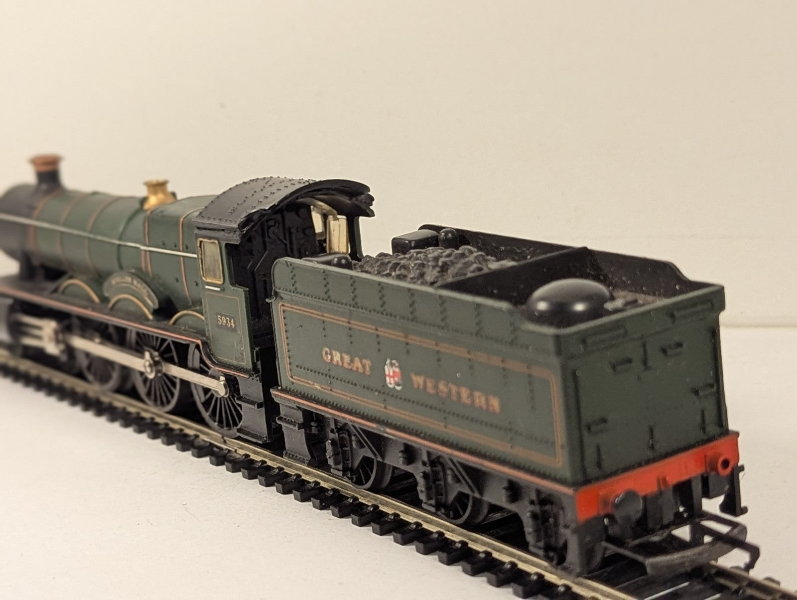 Hornby OO Gauge GWR Hall Class 'Kneller Hall' Steam Locomotive 5934