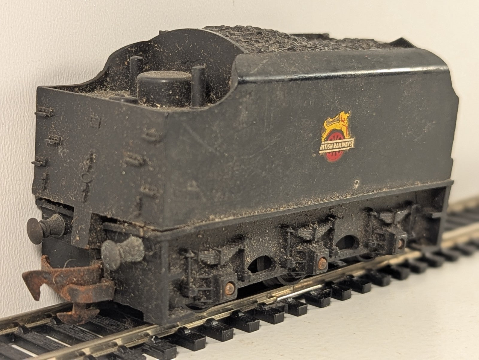 Tri-ang Railways R30 OO Gauge Tender BR Black - Spares/Repairs
