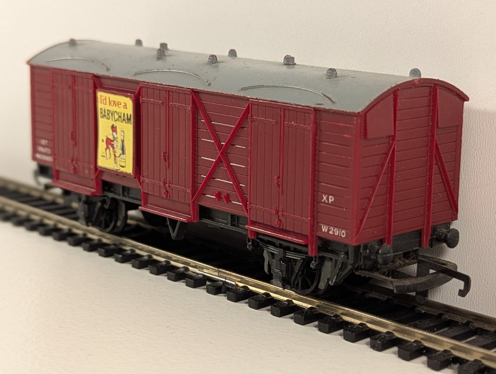 Wrenn W4305P GWR Passenger Fruit D Van – OO Gauge