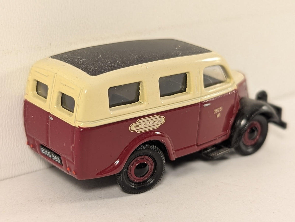 Classix 1:76 Scale / OO Gauge Ford E83W Thames Estate Die-cast Vehicle 3628 W