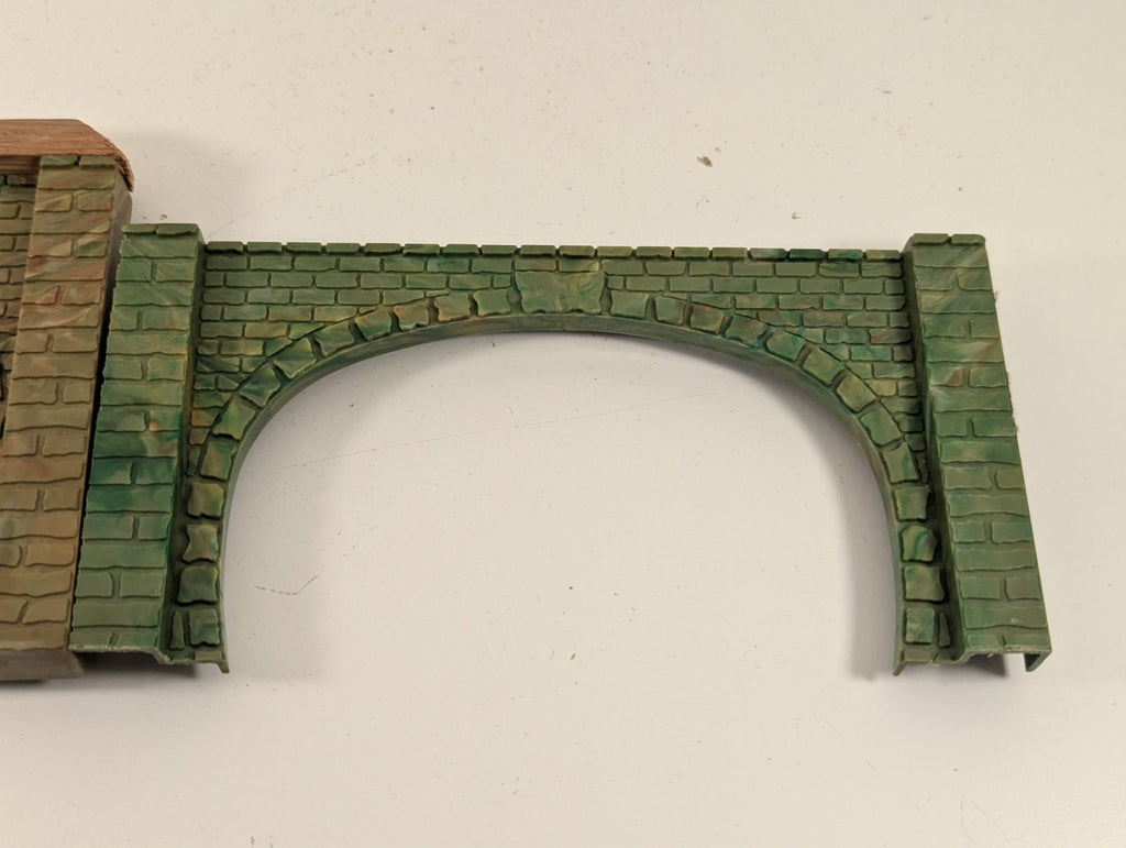 Hornby R164 OO Gauge Double Track Tunnel Portals - one portal is damaged