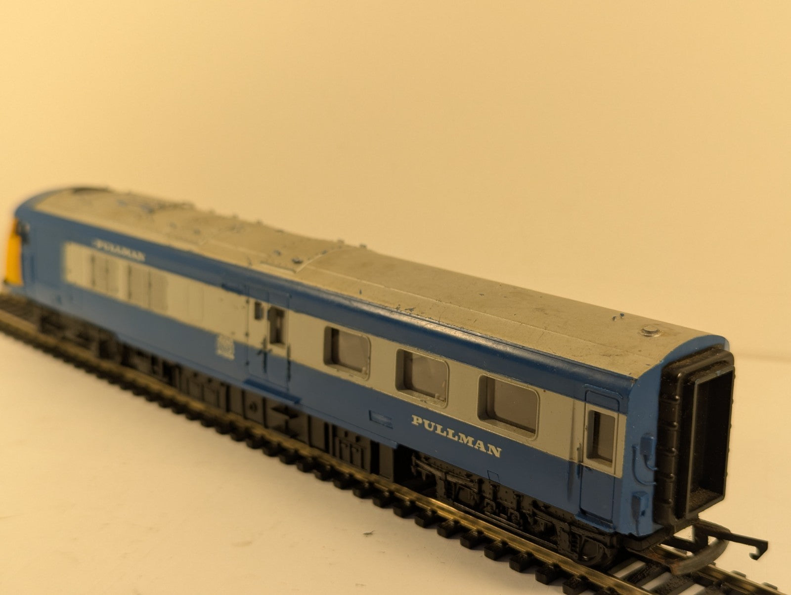 Tri-angHornby R555 OOGauge BR Blue Pullman Class 251 DMU Power Car - non runner