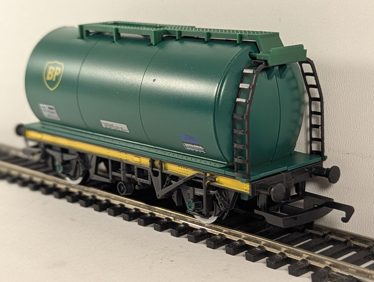 Hornby OO Gauge TTA Tank Wagon Goods Wagon BPO 60194 BP Green & Yellow R235