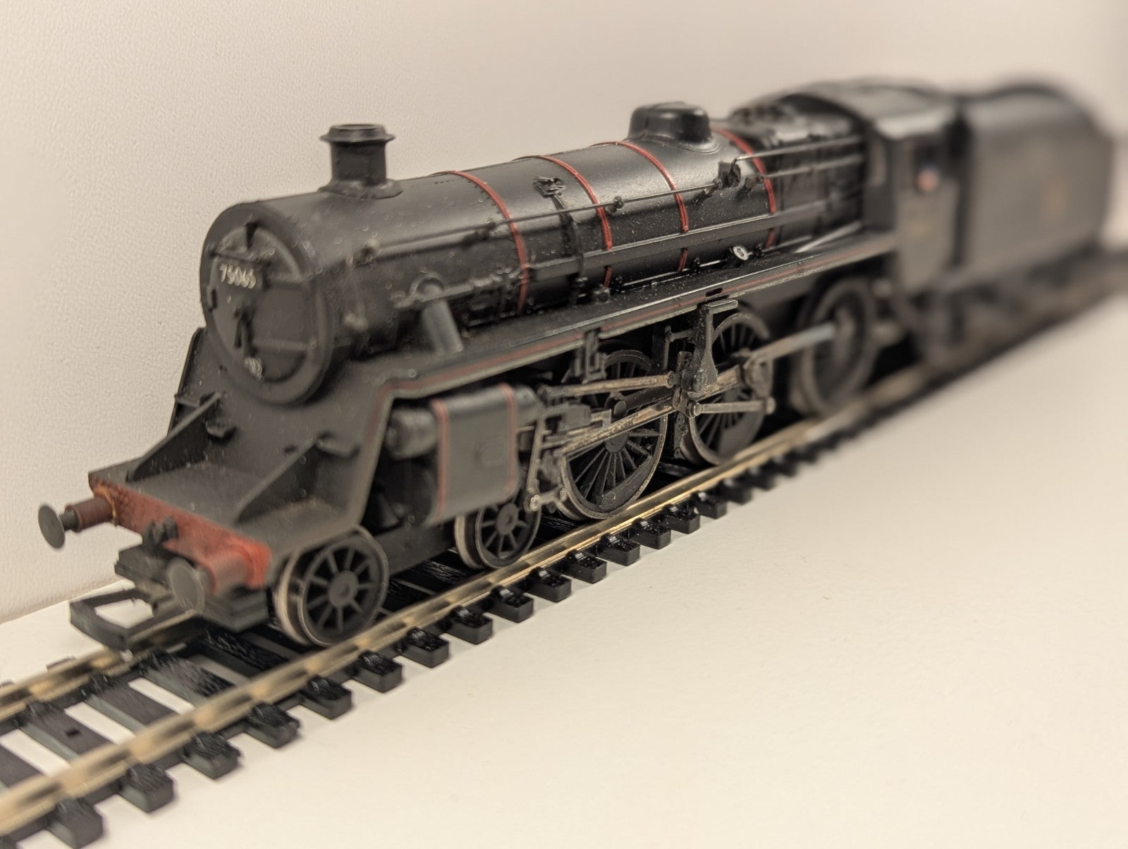 Bachmann 31-108 OO Gauge BR Standard Class 4MT 4-6-0 – No. 75063 (BR Black)