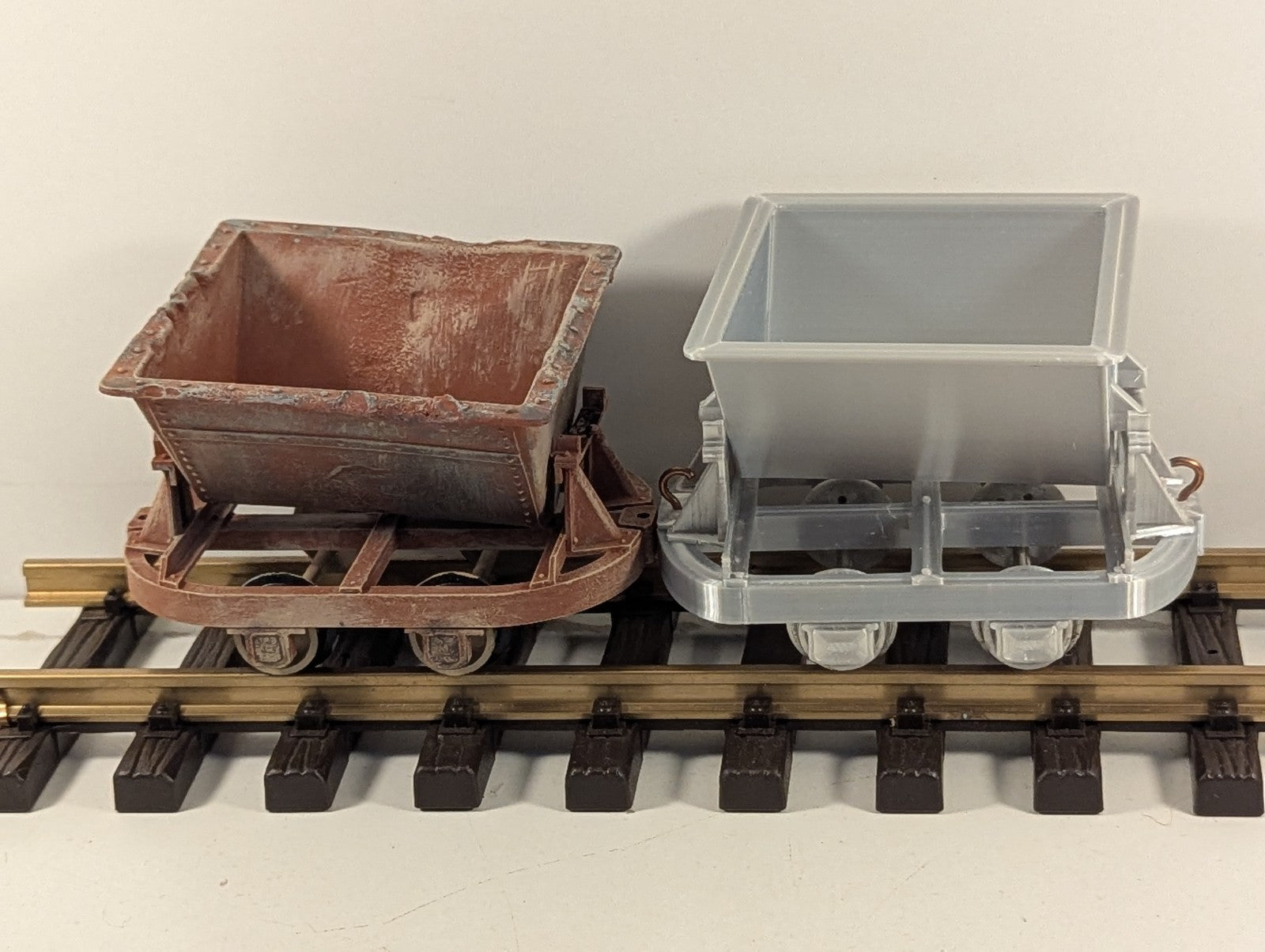 G Gauge Pair of Tipper Wagons