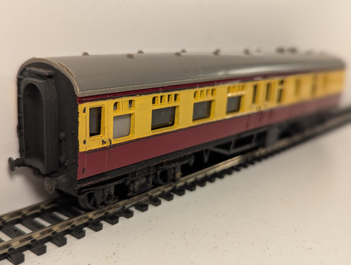 Tri-ang OO Gauge Brake Third Coach Passenger Coach M34000 Crimson and Cream R22