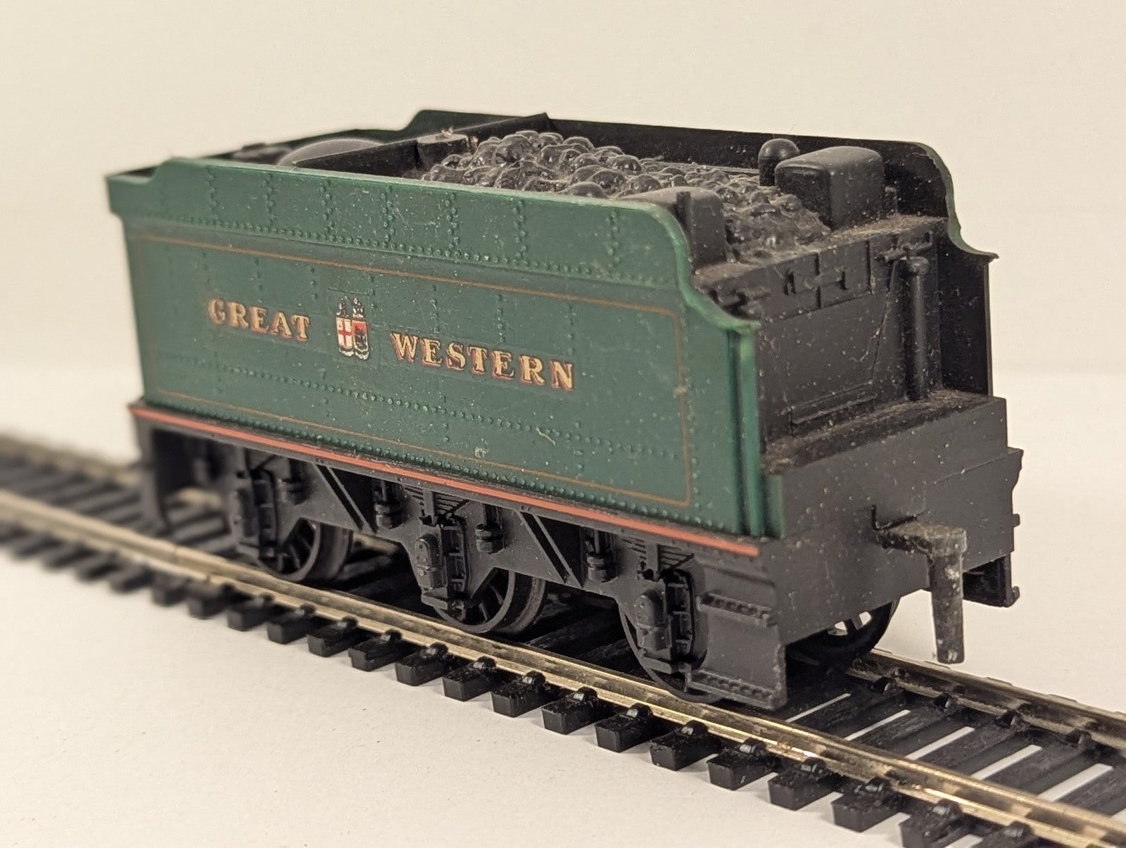 Hornby OO Gauge GWR 6-Wheel Tender GWR Green