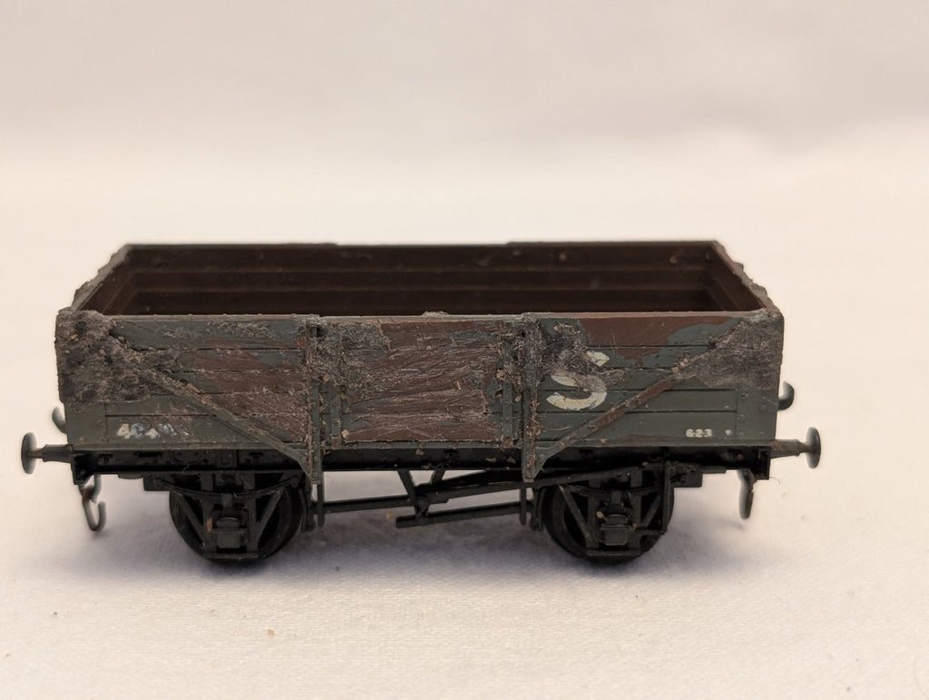 Hornby OO Gauge LMS 5-Plank Open Wagon Goods Wagon 404104 LMS Grey