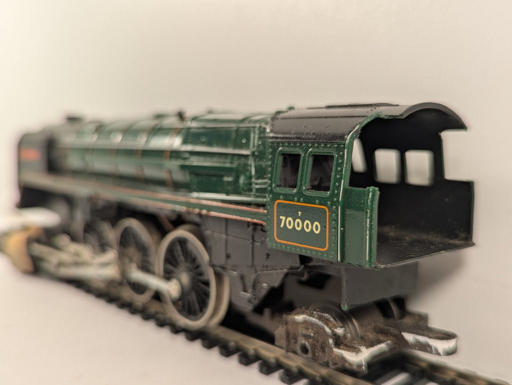 Tri-ang Hornby OO Gauge Class 7MT Britannia 'Oliver Cromwell' Steam Locomotive