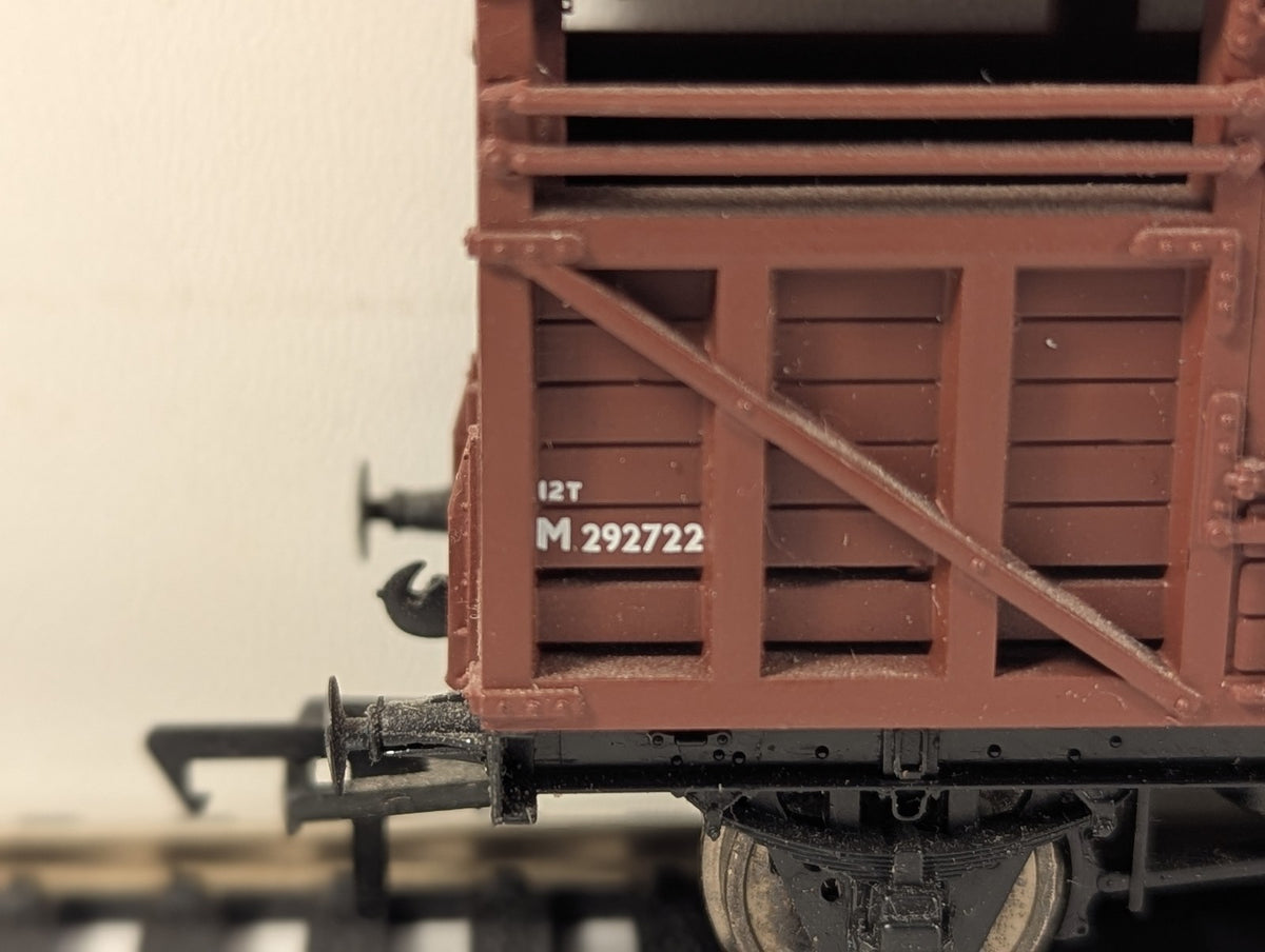 Bachmann OO Gauge 12T Cattle Wagon Goods Wagon M292722 BR Bauxite 38-100B