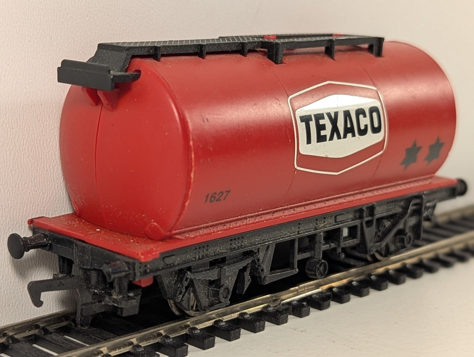 Hornby R231 OO Gauge Red Texaco Tank Wagon Missing Buffer