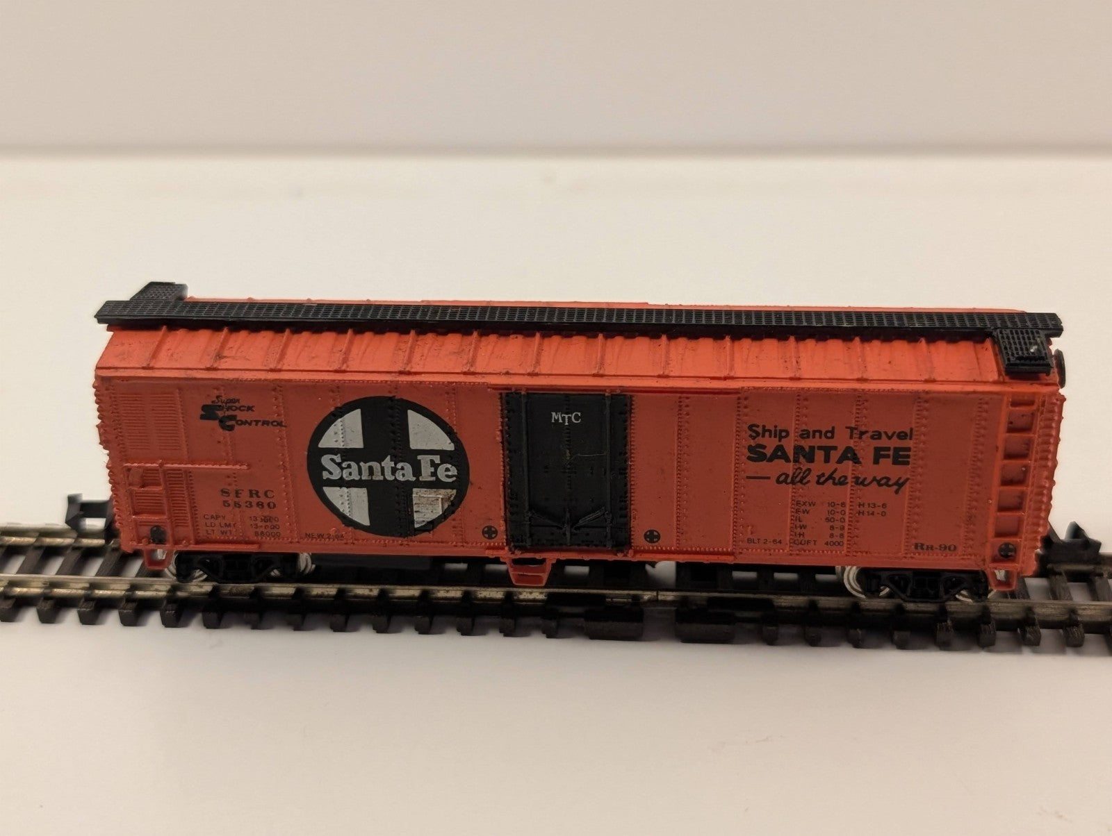 N Gauge Steel Reefer Wagon – Santa Fe Livery