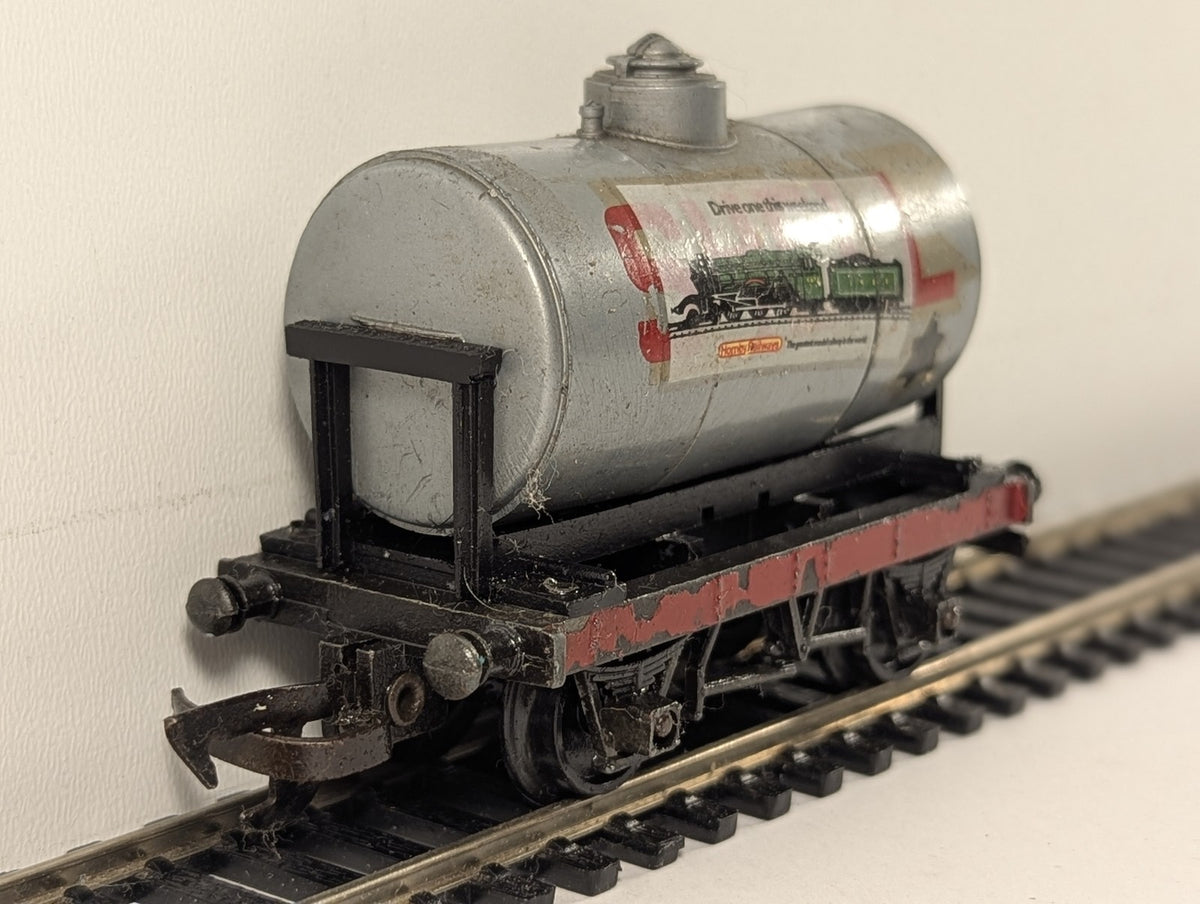 Tri-ang OO Gauge BP Tank Wagon BP Silver R12