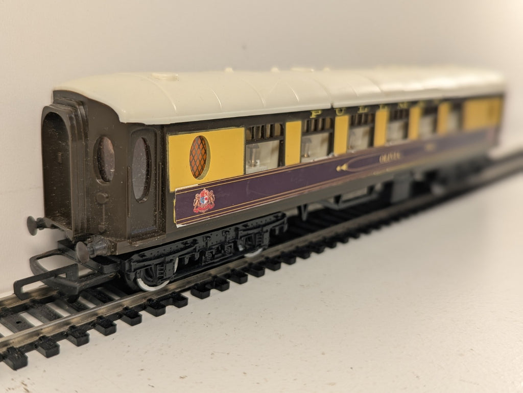 Hornby OO Gauge Pullman Coach "Olivia"