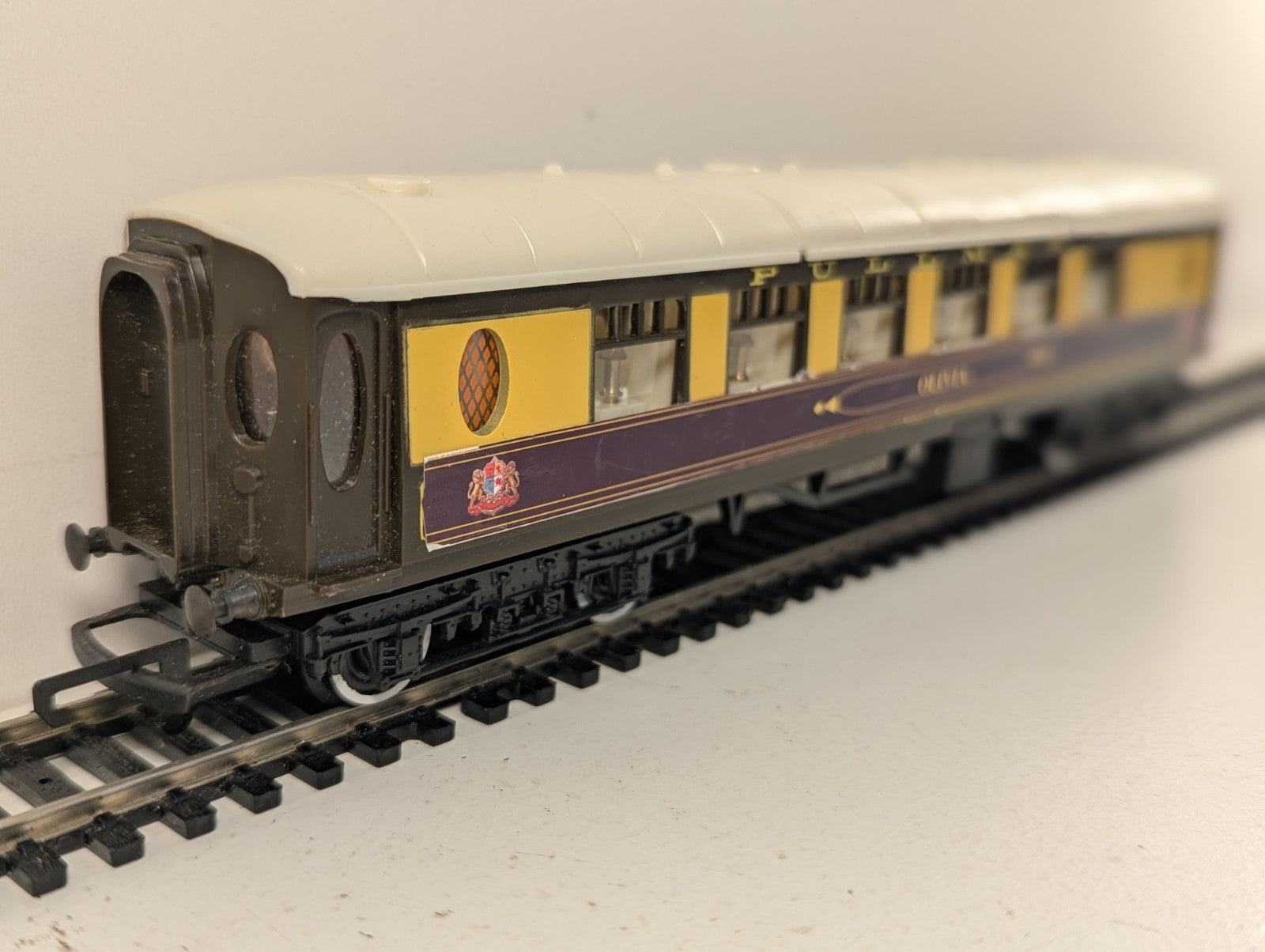 Hornby OO Gauge Pullman Coach "Olivia"