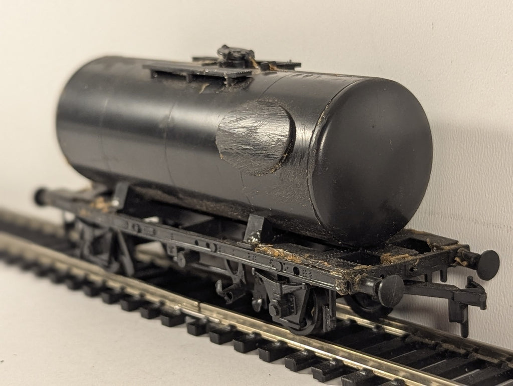Hornby OO Gauge 4-Wheel Tank Wagon Goods Wagon Black